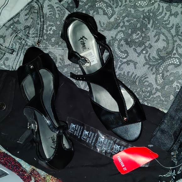 Hugh bundle of Nwt women's clothes N more - Picture 13 of 14